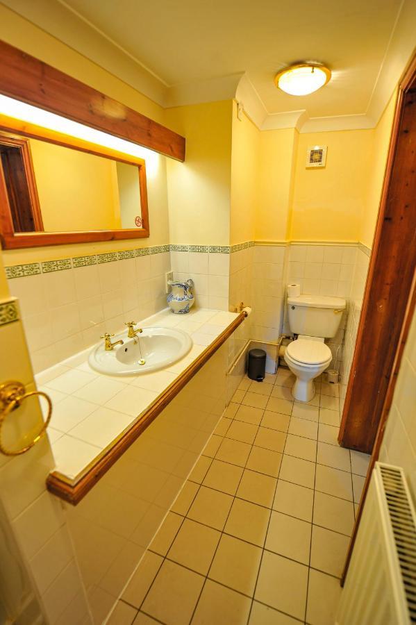 The Coachman Pub, Hartford, Room Only Hartford  Экстерьер фото