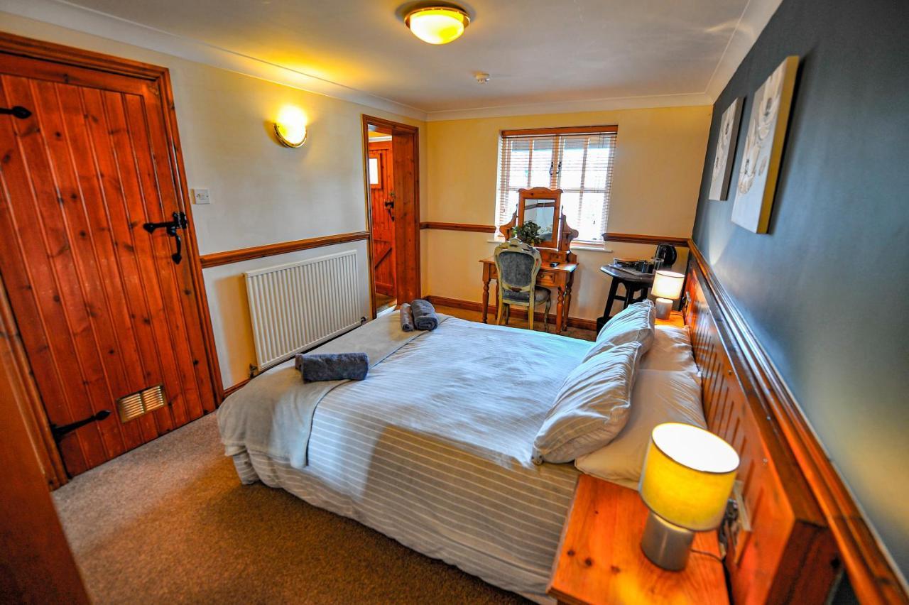 The Coachman Pub, Hartford, Room Only Hartford  Экстерьер фото